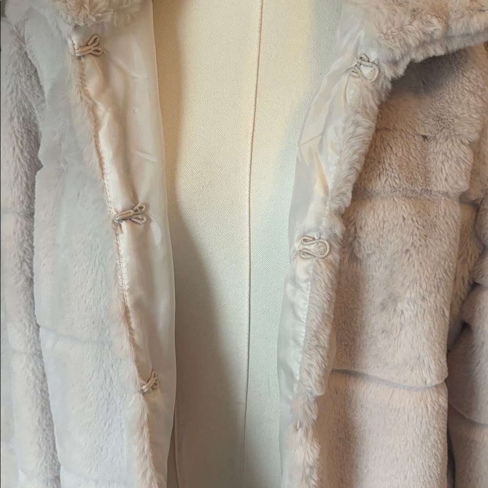 Ci Sono Faux Fur Jacket In Cream View 2